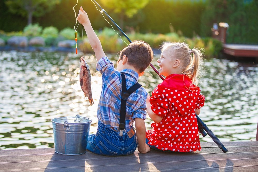 kids fishing