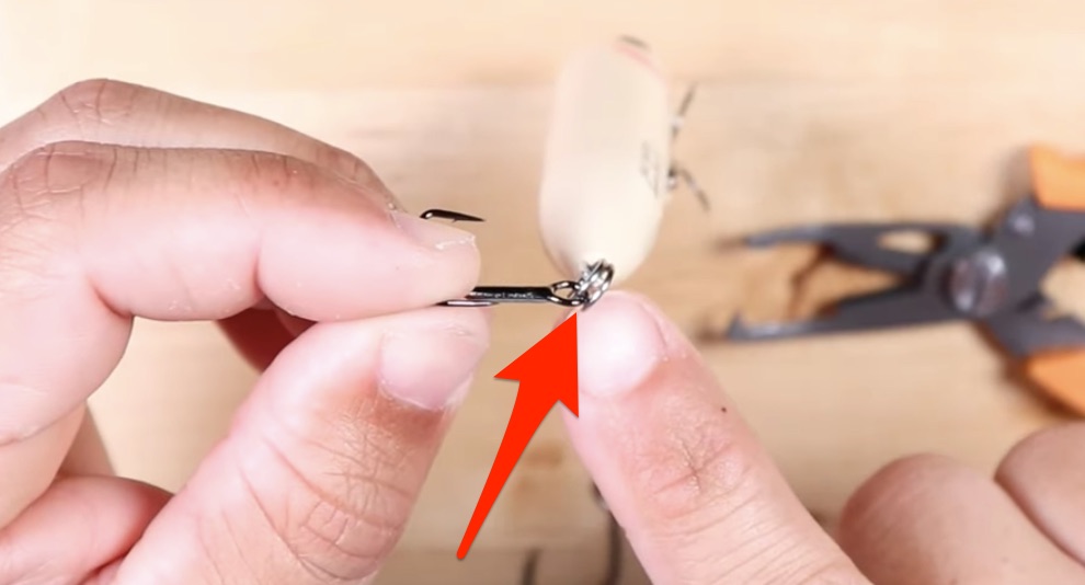 changing treble hooks on topwater lures