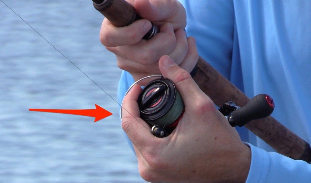 grabbing spool of spinning reel