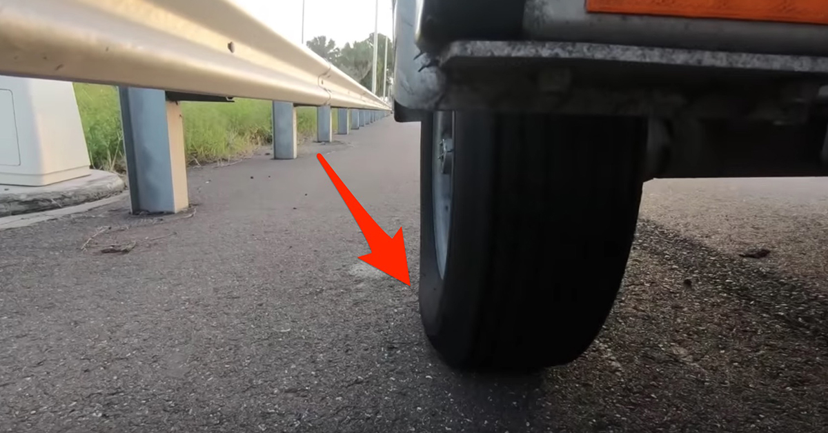 changing tire when trailering boat